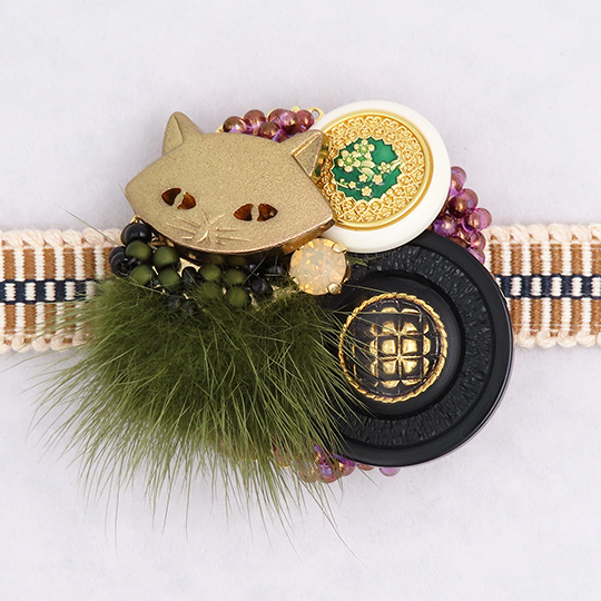 帯留「猫のスペシャリテ」 ―猫が集めた秘蔵のコレクション― 02