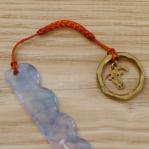 帯飾りの板〈珊瑚〉