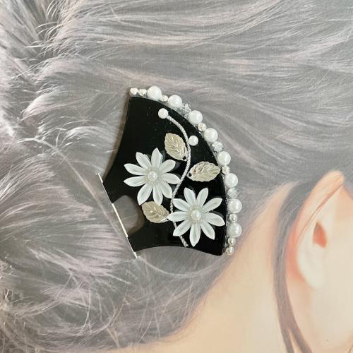 つまみ細工のバチ型簪　シルバー×ホワイト