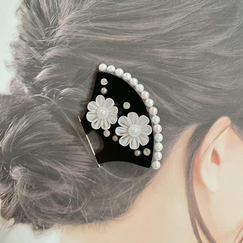 つまみ細工のバチ型簪　ピンク×ホワイト